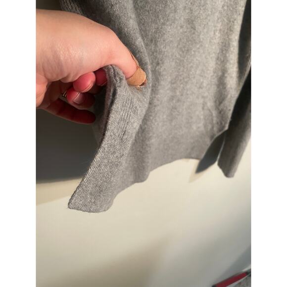 Halogen Gray 100% Cashmere Crewneck Sweater Size 1 (Small) - Picture 3 of 9